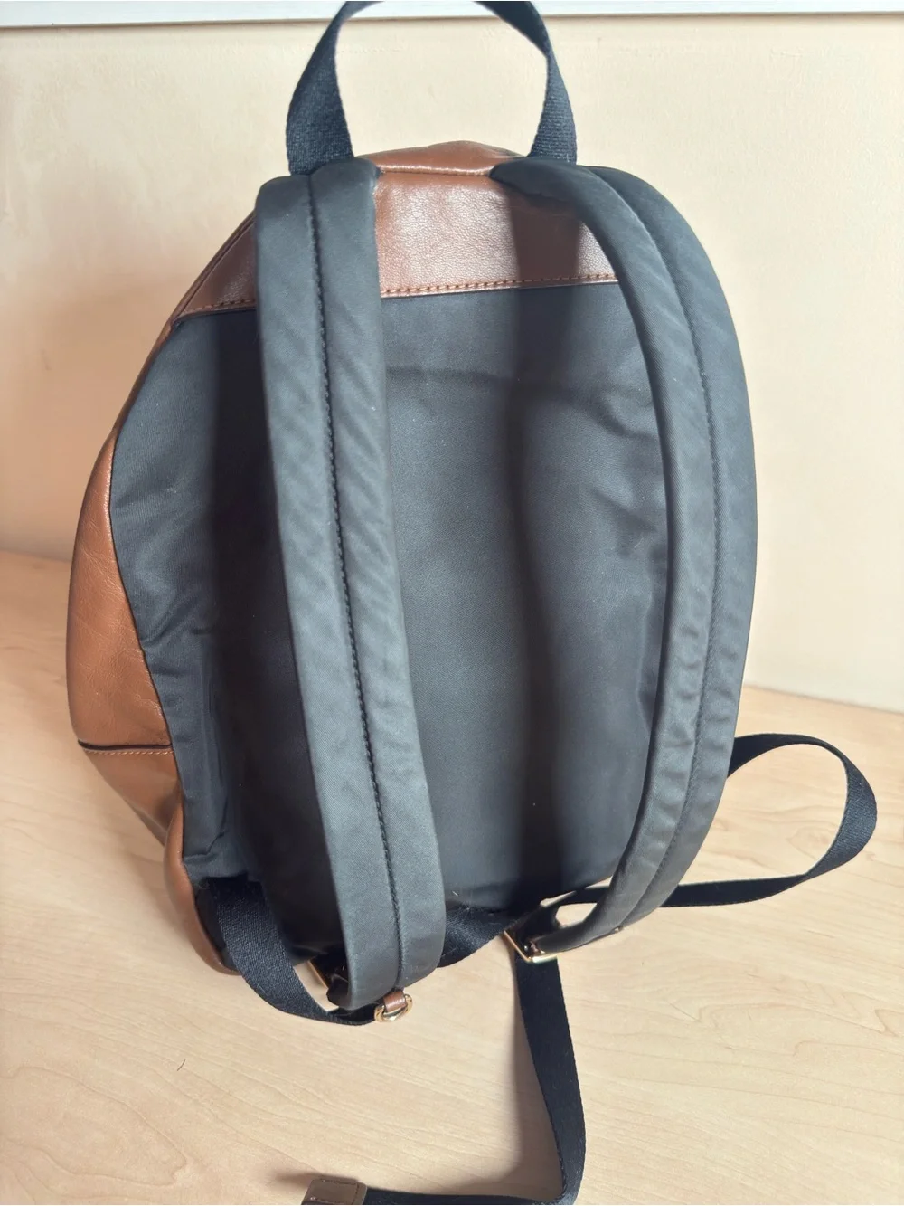 coach backpack f32200 Charlie In Signature Canvas Khaki Petal  Balilene Signature coated canvas with smooth leather details Inside zip pocket Zip closure fabric lining Top handle with 2 drop Outside zip pocket Adjustable shoulder straps 10 3/4 (L) x 12 1/2 (H) x 4 (W) Style No Coach Charlie Medium Signature Backpack